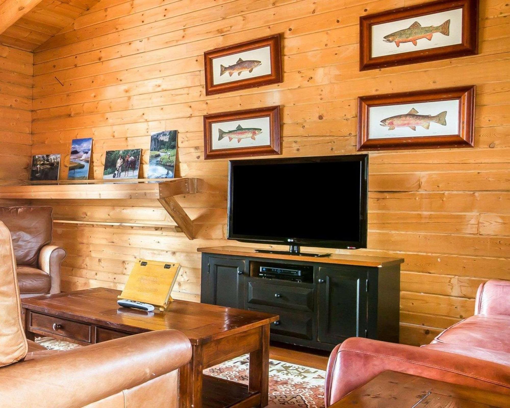 Yellowstone Valley Lodge, Ascend Hotel Collection Pray Exterior photo
