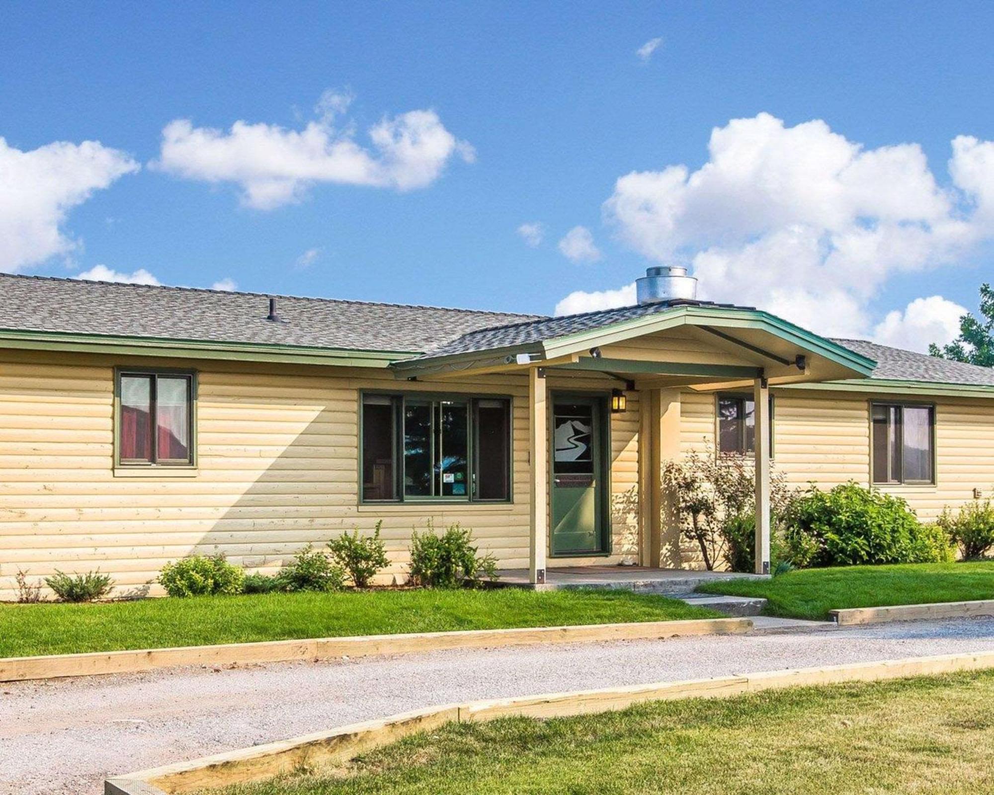 Yellowstone Valley Lodge, Ascend Hotel Collection Pray Exterior photo