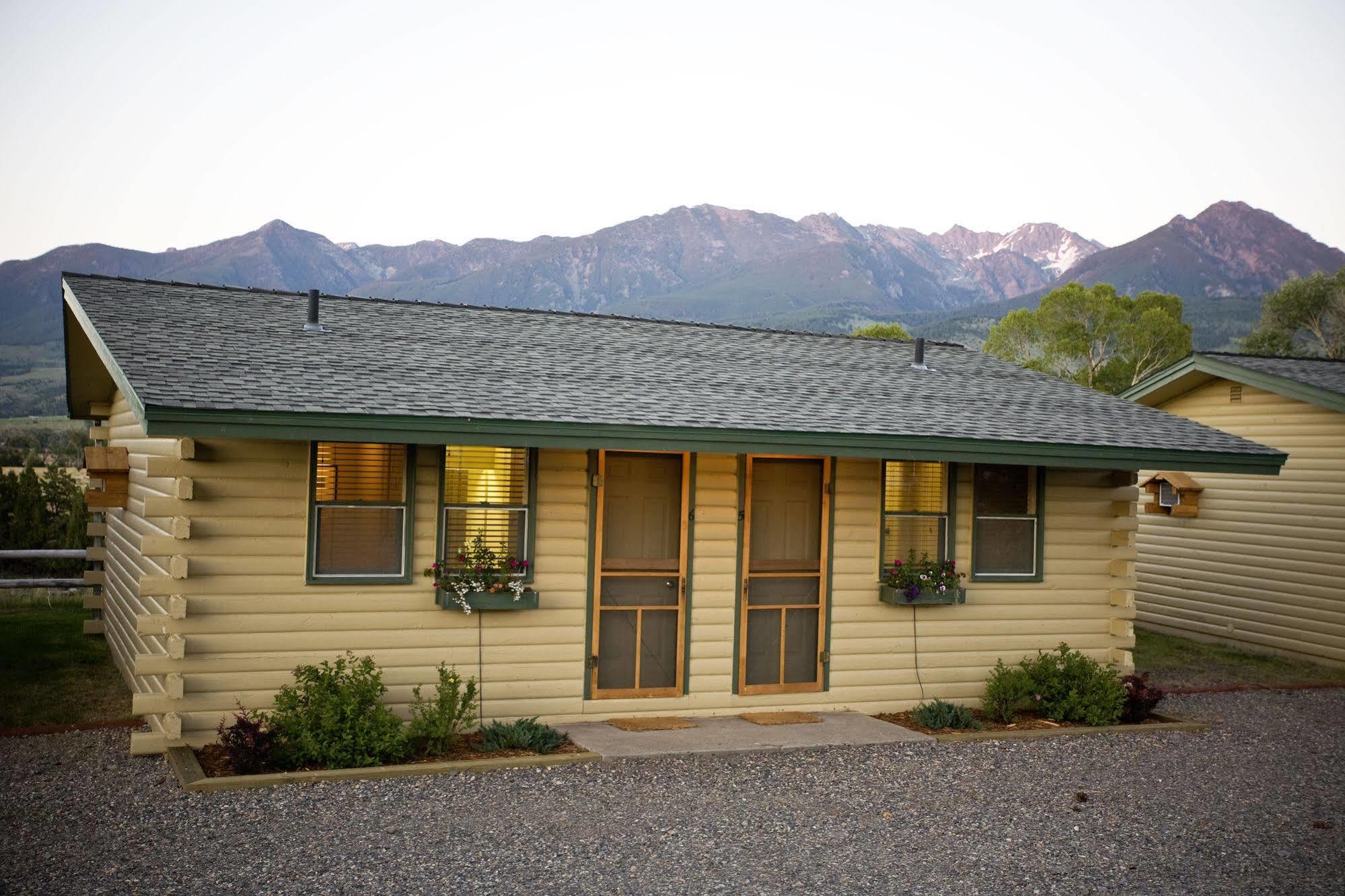 Yellowstone Valley Lodge, Ascend Hotel Collection Pray Exterior photo