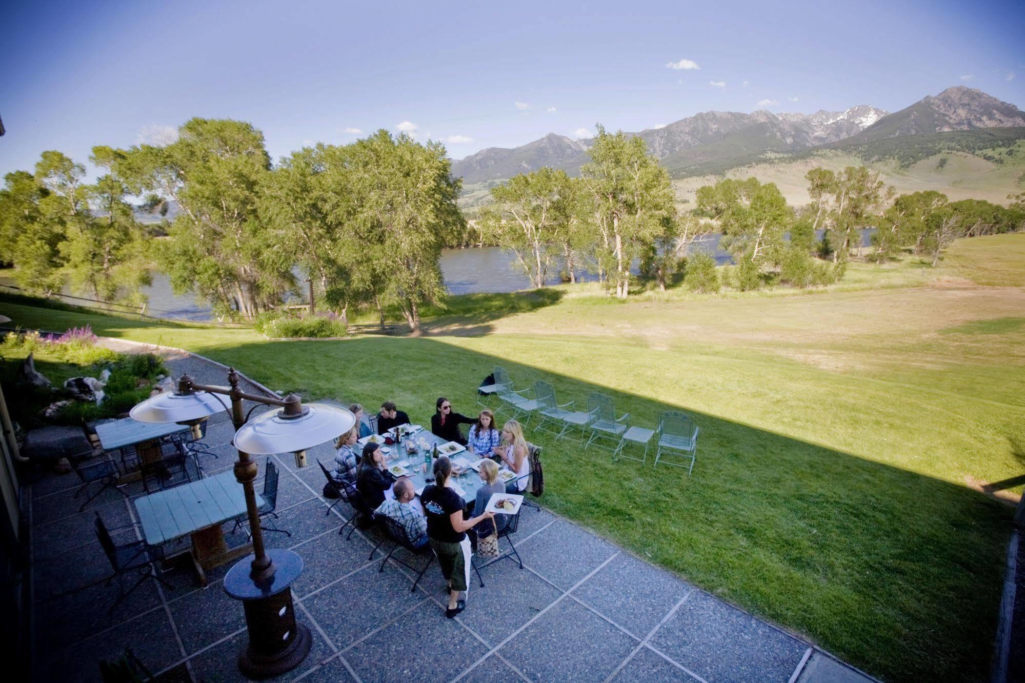 Yellowstone Valley Lodge, Ascend Hotel Collection Pray Exterior photo