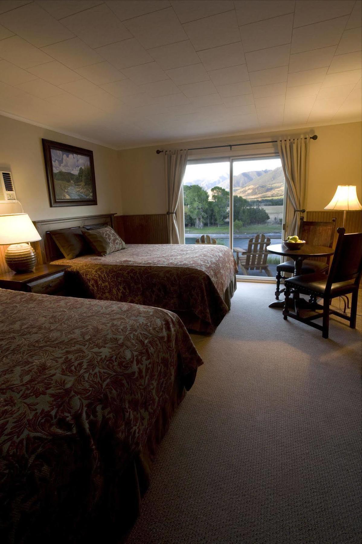 Yellowstone Valley Lodge, Ascend Hotel Collection Pray Exterior photo